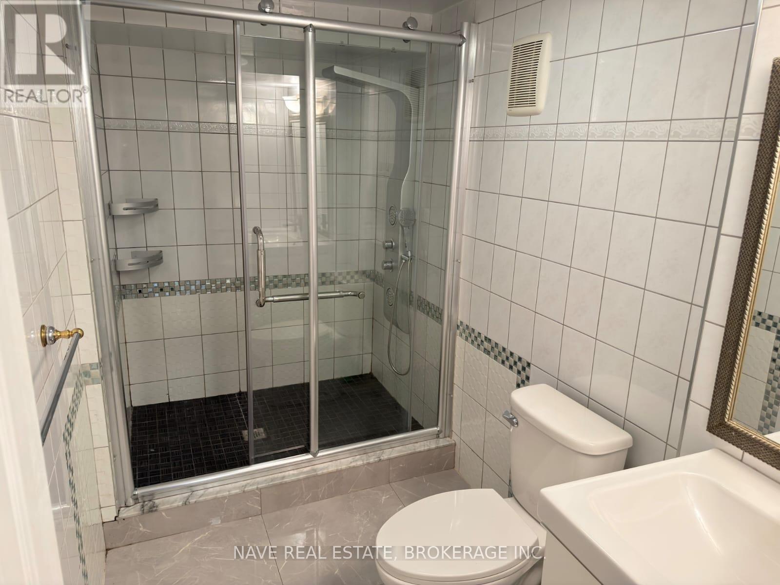 Back Unit - 54 Elgin Mills Road W, Richmond Hill, Ontario  L4C 4M2 - Photo 12 - N13512390