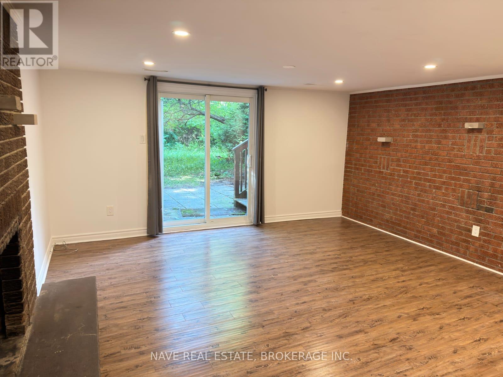 BACK UNIT - 54 ELGIN MILLS ROAD W