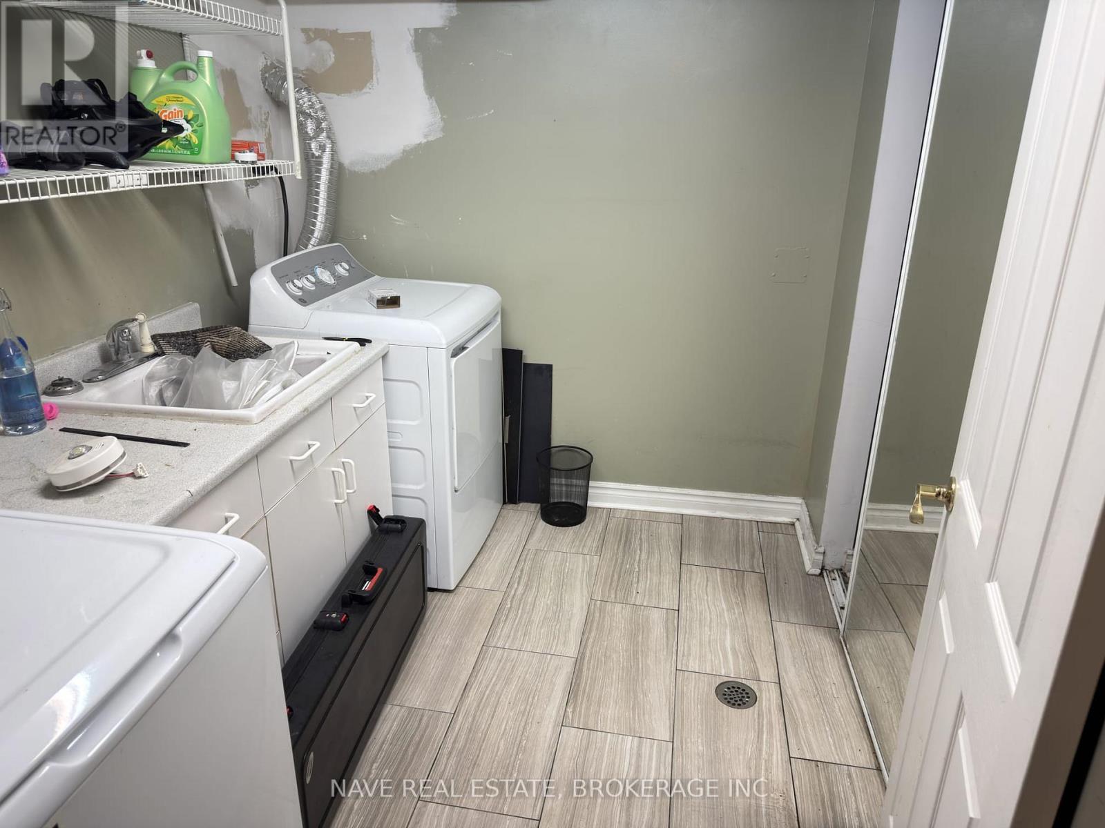 Back Unit - 54 Elgin Mills Road W, Richmond Hill, Ontario  L4C 4M2 - Photo 15 - N13512390