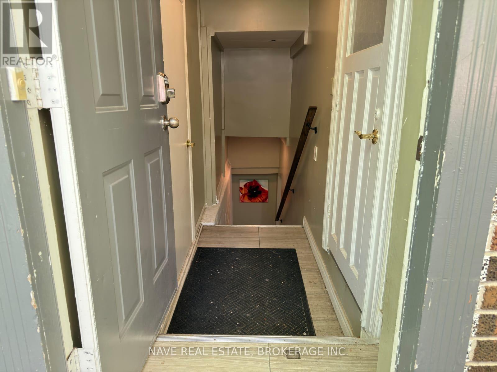 Back Unit - 54 Elgin Mills Road W, Richmond Hill, Ontario  L4C 4M2 - Photo 2 - N13512390