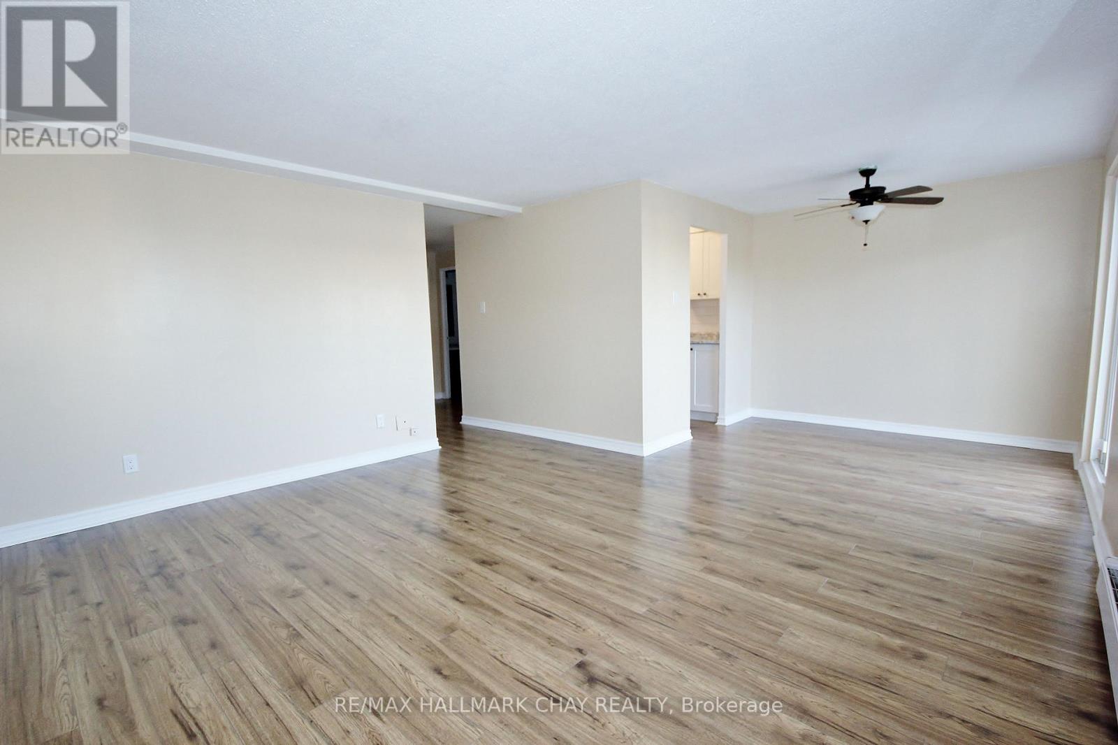 C3a - 95 Holland Street W, Bradford West Gwillimbury, Ontario  L3Z 1R8 - Photo 3 - N13512752
