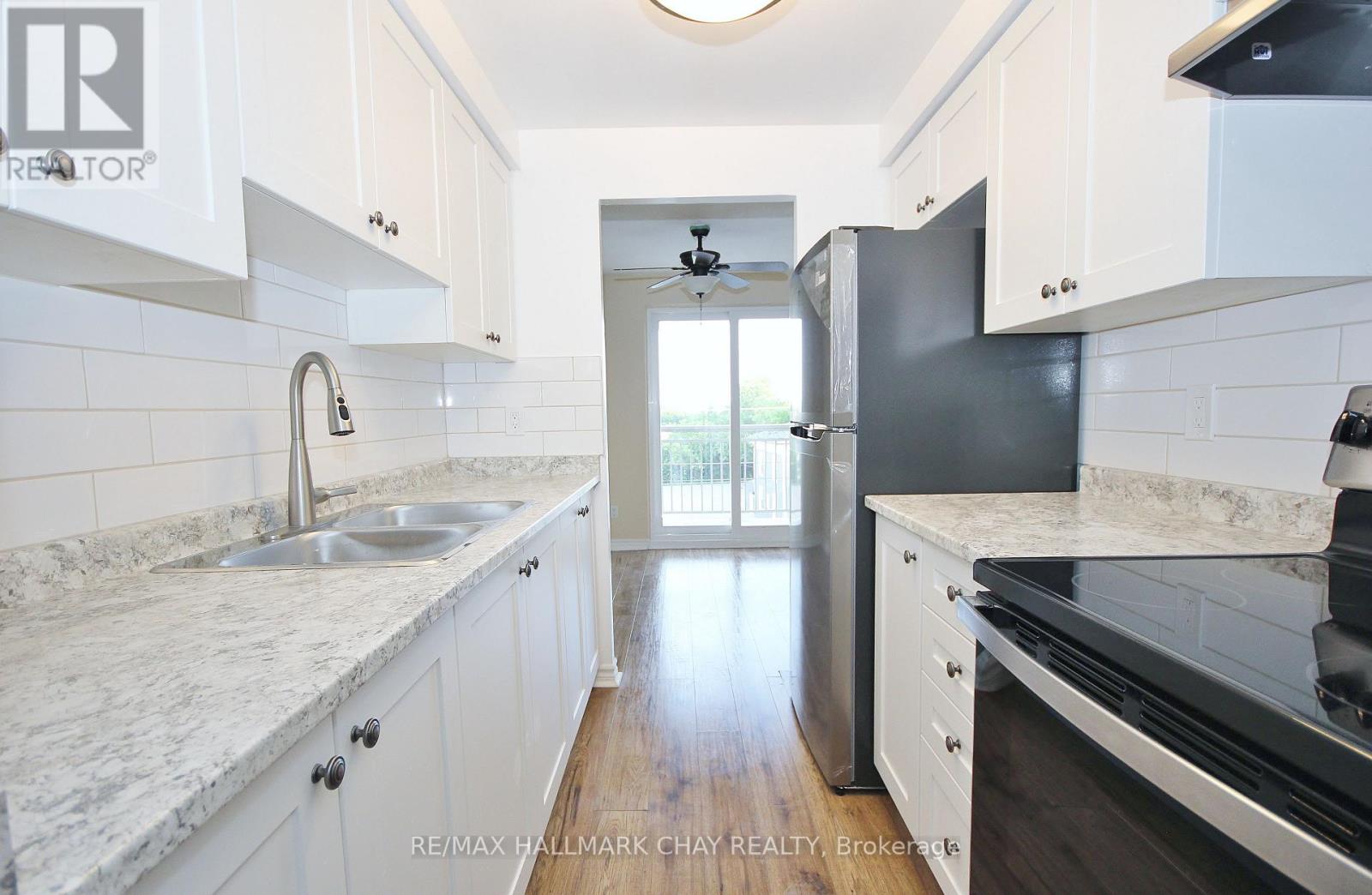 C3a - 95 Holland Street W, Bradford West Gwillimbury, Ontario  L3Z 1R8 - Photo 4 - N13512752