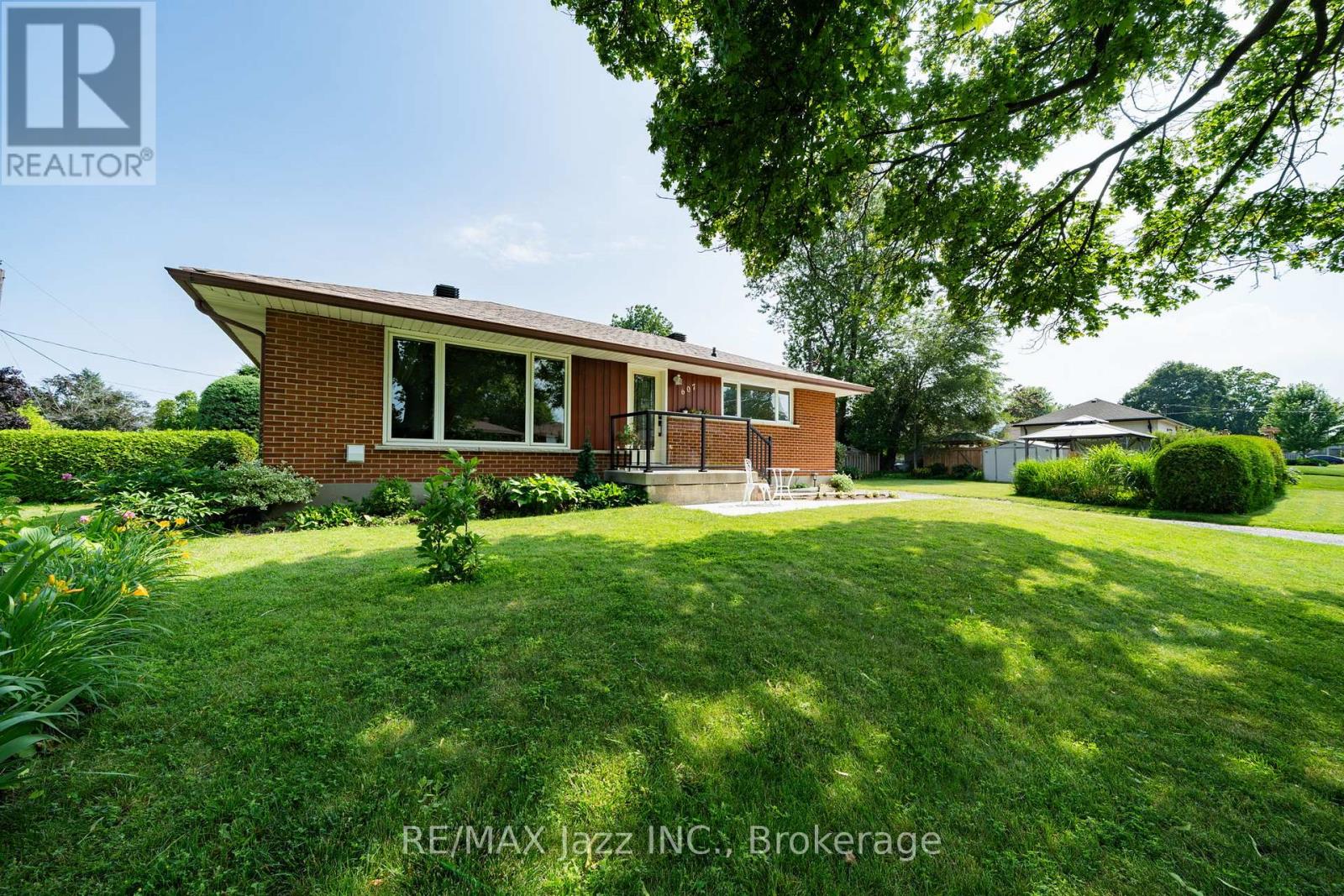 607 Gliddon Avenue, Oshawa, Ontario L1H 2A1 - Photo 1 - E13512922