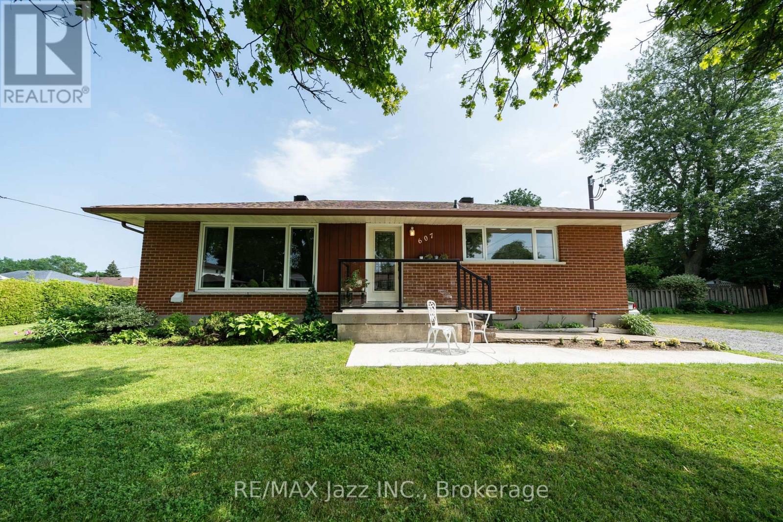 607 Gliddon Avenue, Oshawa, Ontario L1H 2A1 - Photo 2 - E13512922