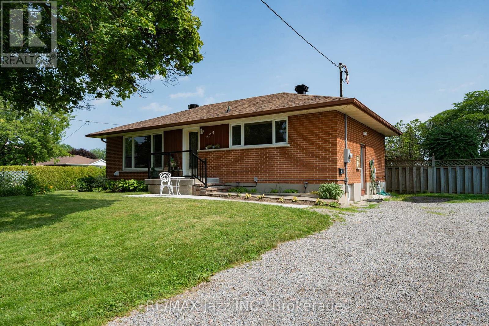 607 Gliddon Avenue, Oshawa, Ontario L1H 2A1 - Photo 3 - E13512922