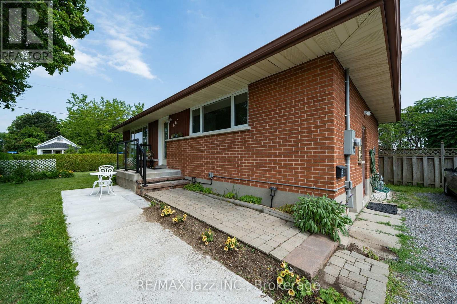 607 Gliddon Avenue, Oshawa, Ontario L1H 2A1 - Photo 5 - E13512922