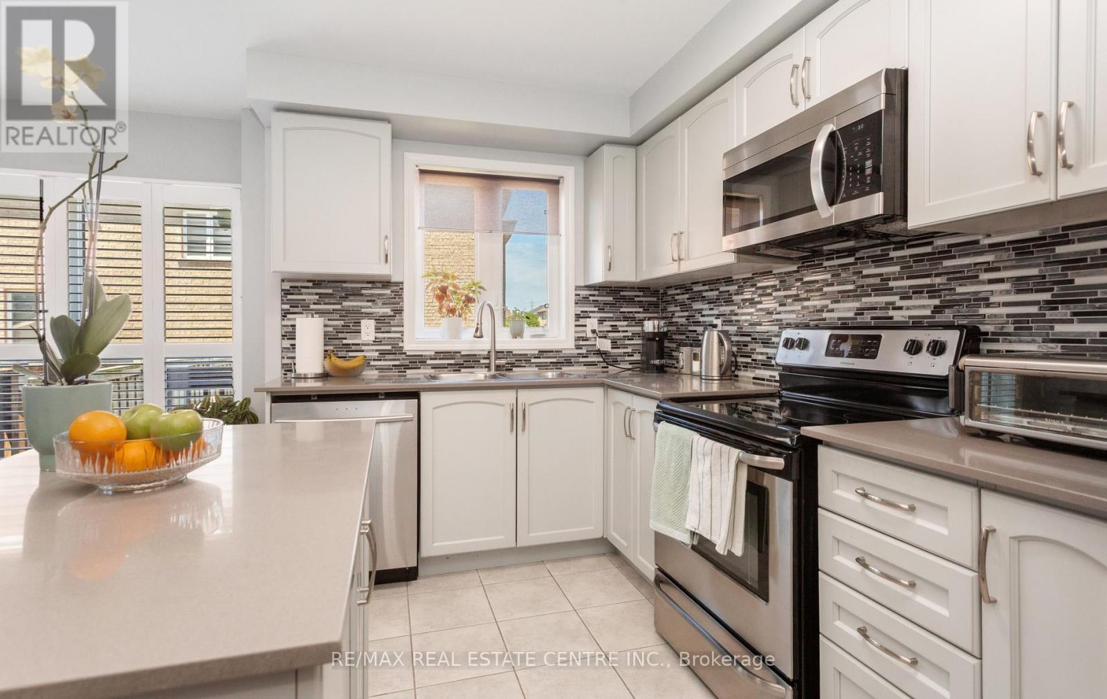 49 Teal Crest Circle, Brampton, Ontario  L6X 2Z5 - Photo 15 - W13512398