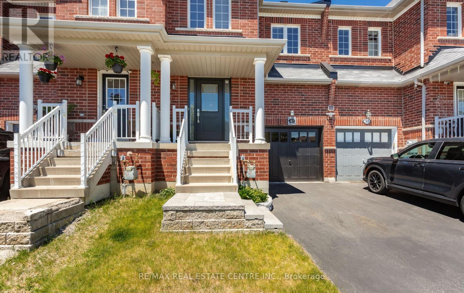 49 Teal Crest Circle, Brampton, Ontario  L6X 2Z5 - Photo 2 - W13512398
