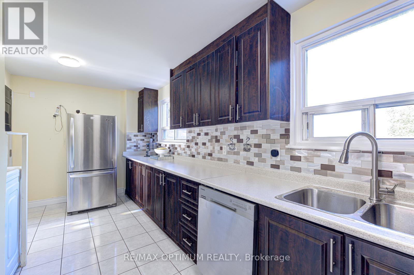 21 Juniper Crescent, Brampton, Ontario  L6S 1J9 - Photo 11 - W13512400