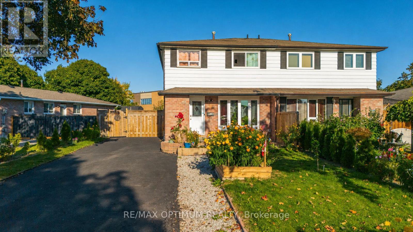 21 Juniper Crescent, Brampton, Ontario  L6S 1J9 - Photo 2 - W13512400