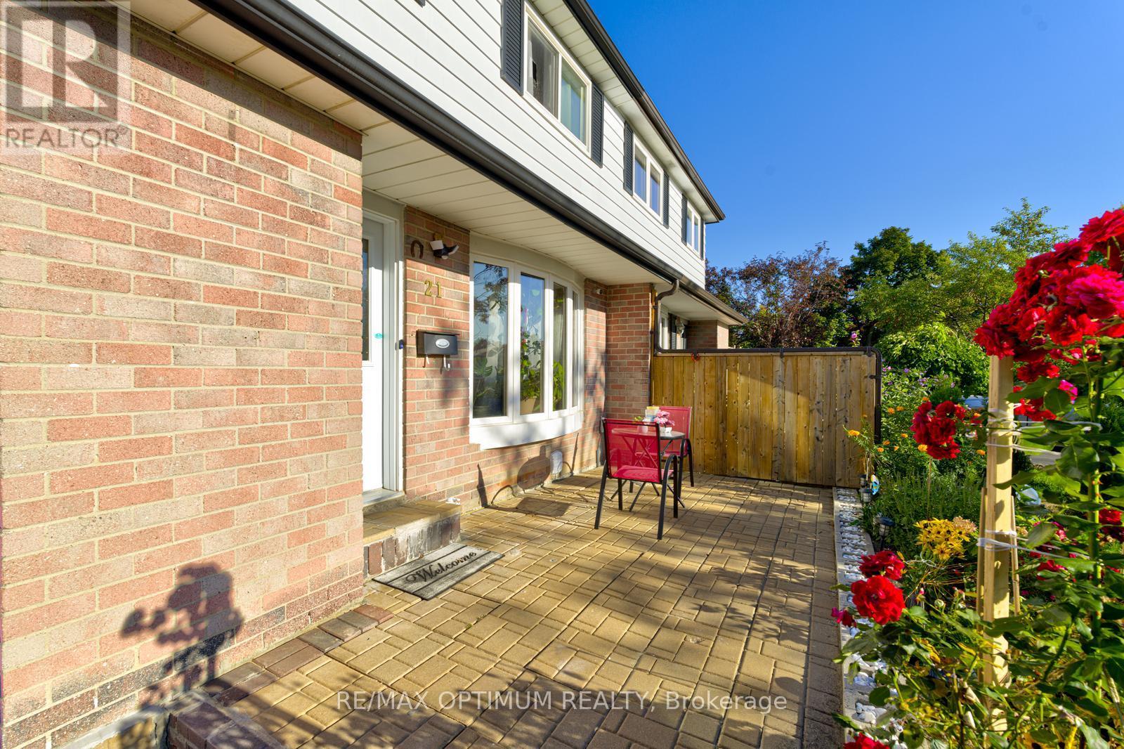 21 Juniper Crescent, Brampton, Ontario  L6S 1J9 - Photo 4 - W13512400