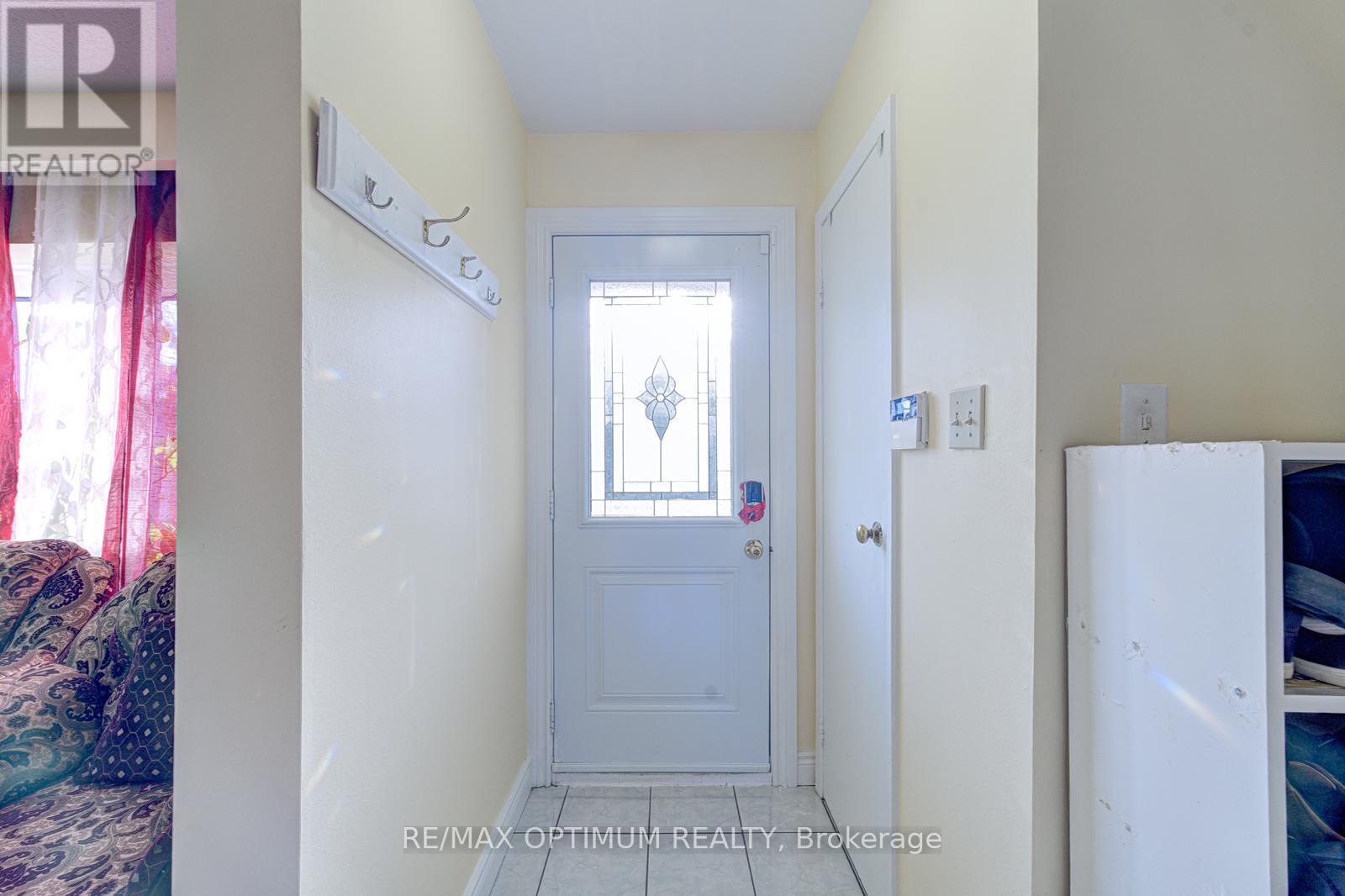 21 Juniper Crescent, Brampton, Ontario  L6S 1J9 - Photo 5 - W13512400