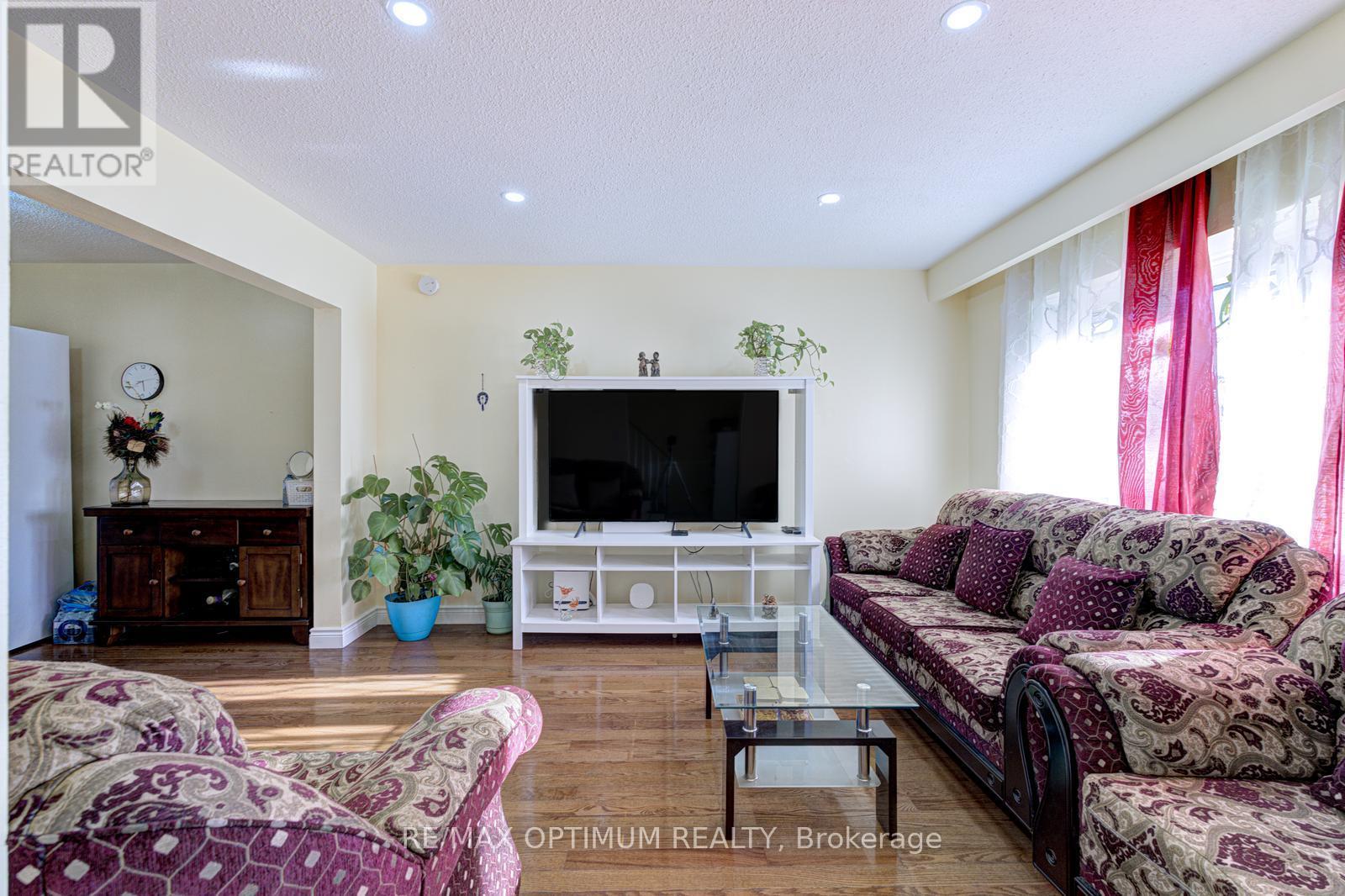 21 Juniper Crescent, Brampton, Ontario  L6S 1J9 - Photo 6 - W13512400