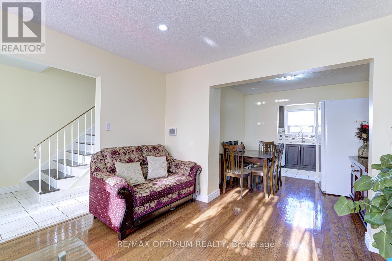21 Juniper Crescent, Brampton, Ontario  L6S 1J9 - Photo 7 - W13512400