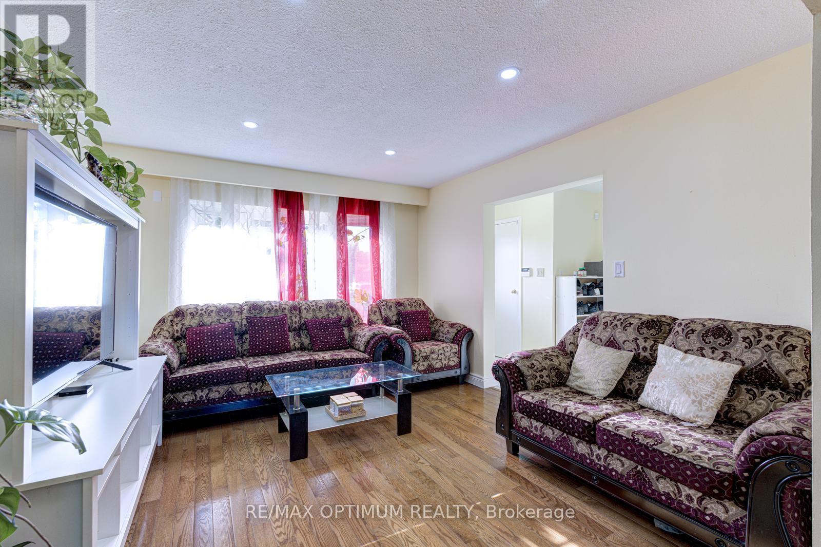 21 Juniper Crescent, Brampton, Ontario  L6S 1J9 - Photo 8 - W13512400