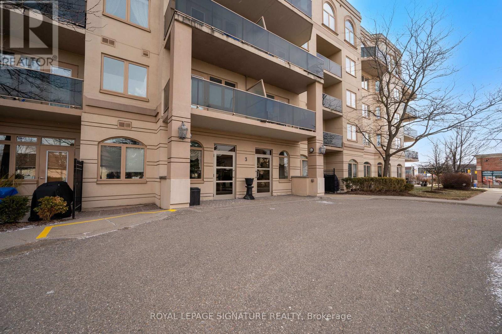 205 - 3 Dayspring Circle, Brampton, Ontario  L6P 1B7 - Photo 3 - W13512468