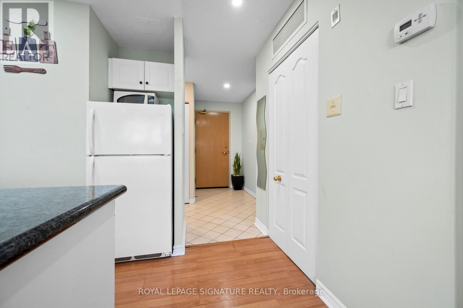 205 - 3 Dayspring Circle, Brampton, Ontario  L6P 1B7 - Photo 7 - W13512468