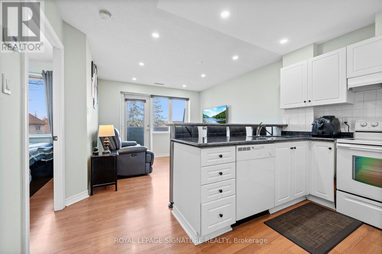 205 - 3 Dayspring Circle, Brampton, Ontario  L6P 1B7 - Photo 8 - W13512468