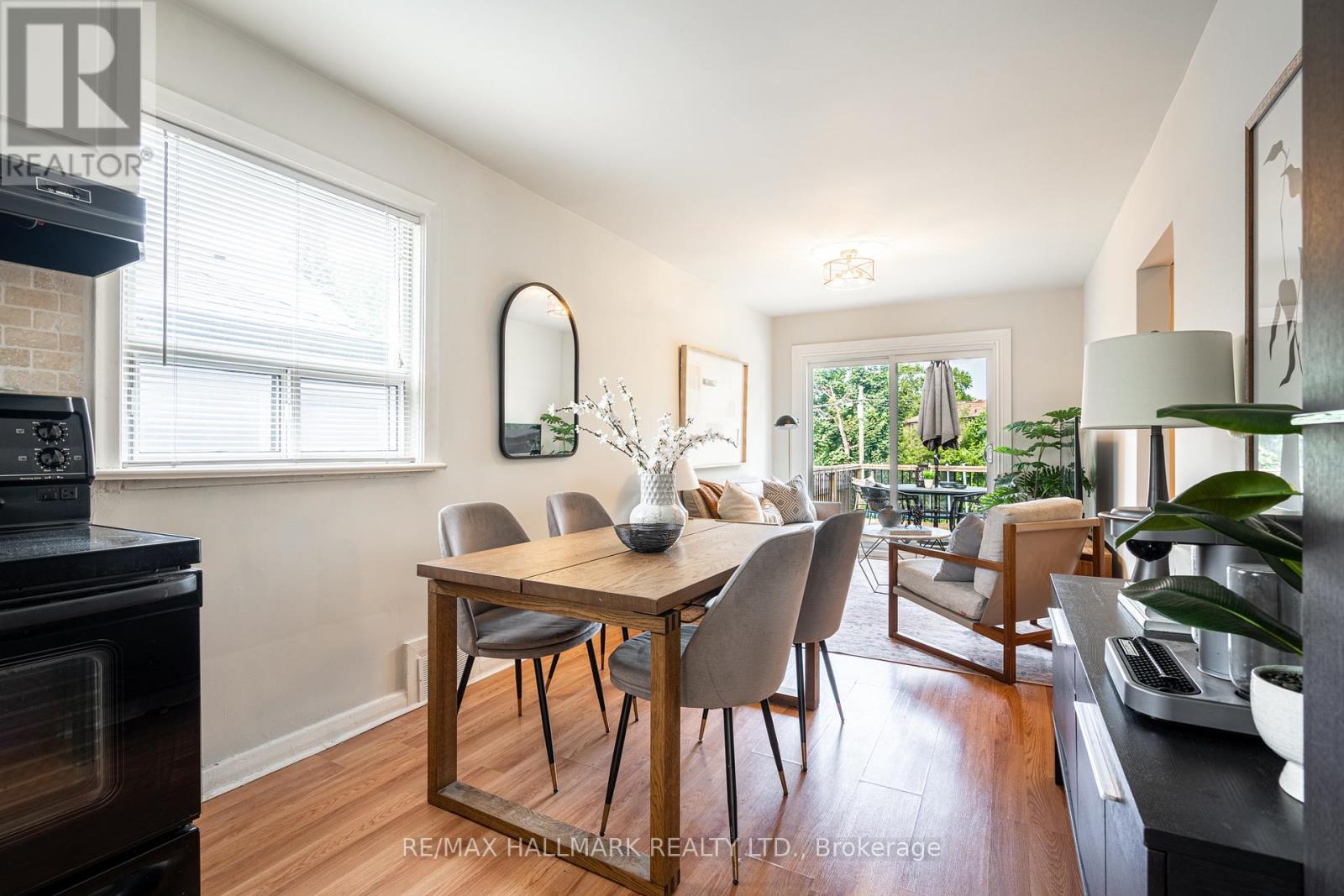 Upper - 41 Treeview Drive, Toronto, Ontario  M8W 4C1 - Photo 11 - W13512680