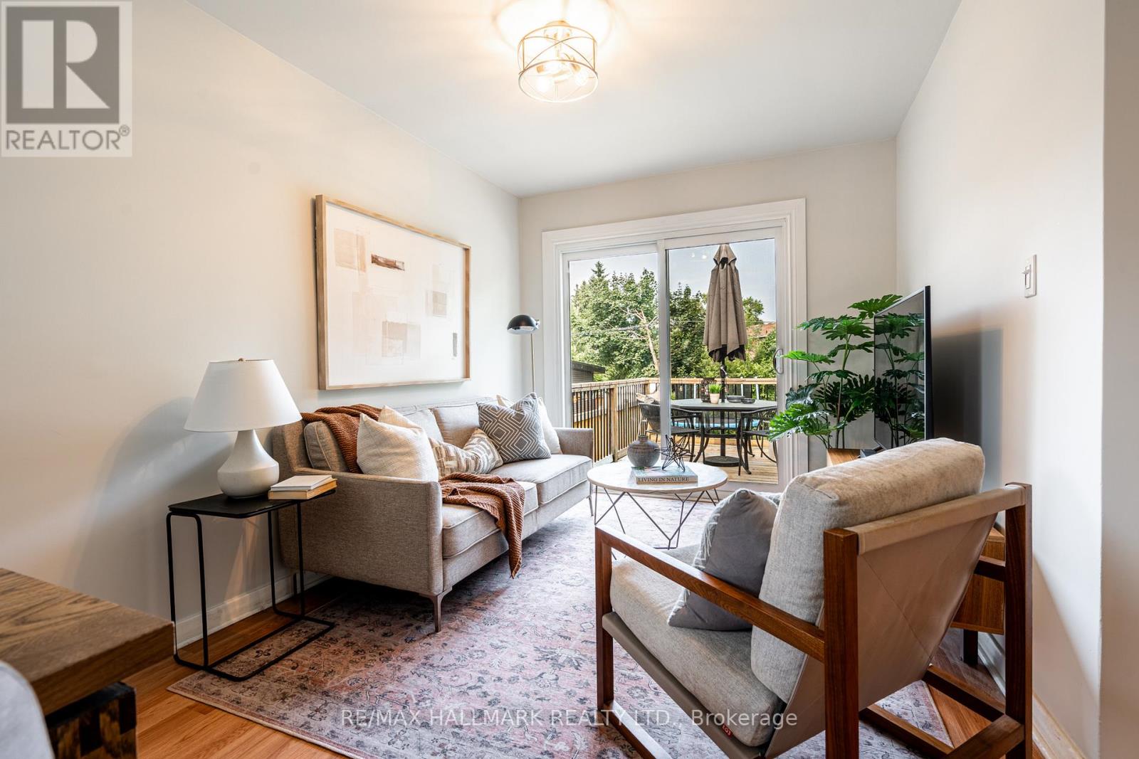 Upper - 41 Treeview Drive, Toronto, Ontario  M8W 4C1 - Photo 13 - W13512680
