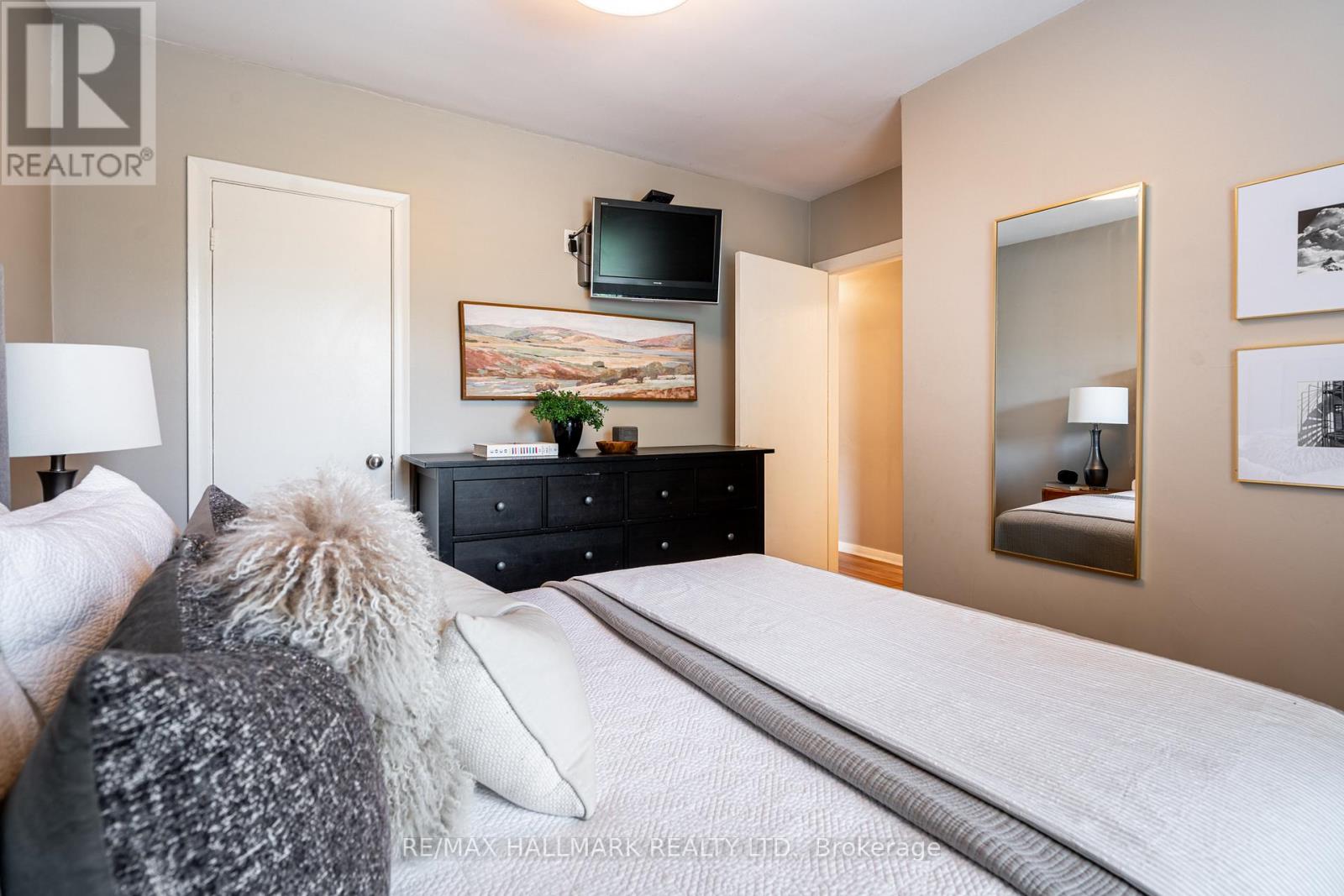 Upper - 41 Treeview Drive, Toronto, Ontario  M8W 4C1 - Photo 17 - W13512680
