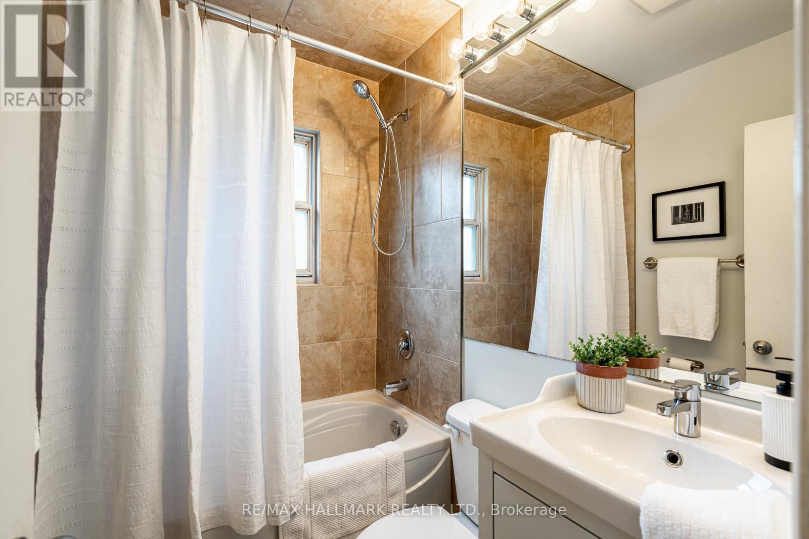 Upper - 41 Treeview Drive, Toronto, Ontario  M8W 4C1 - Photo 20 - W13512680