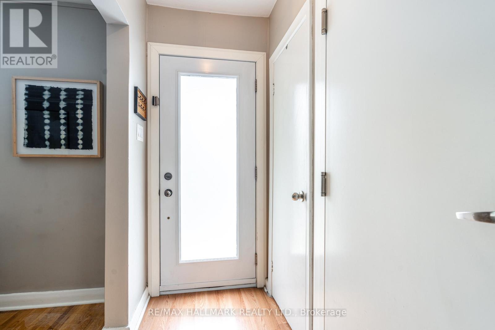 Upper - 41 Treeview Drive, Toronto, Ontario  M8W 4C1 - Photo 4 - W13512680