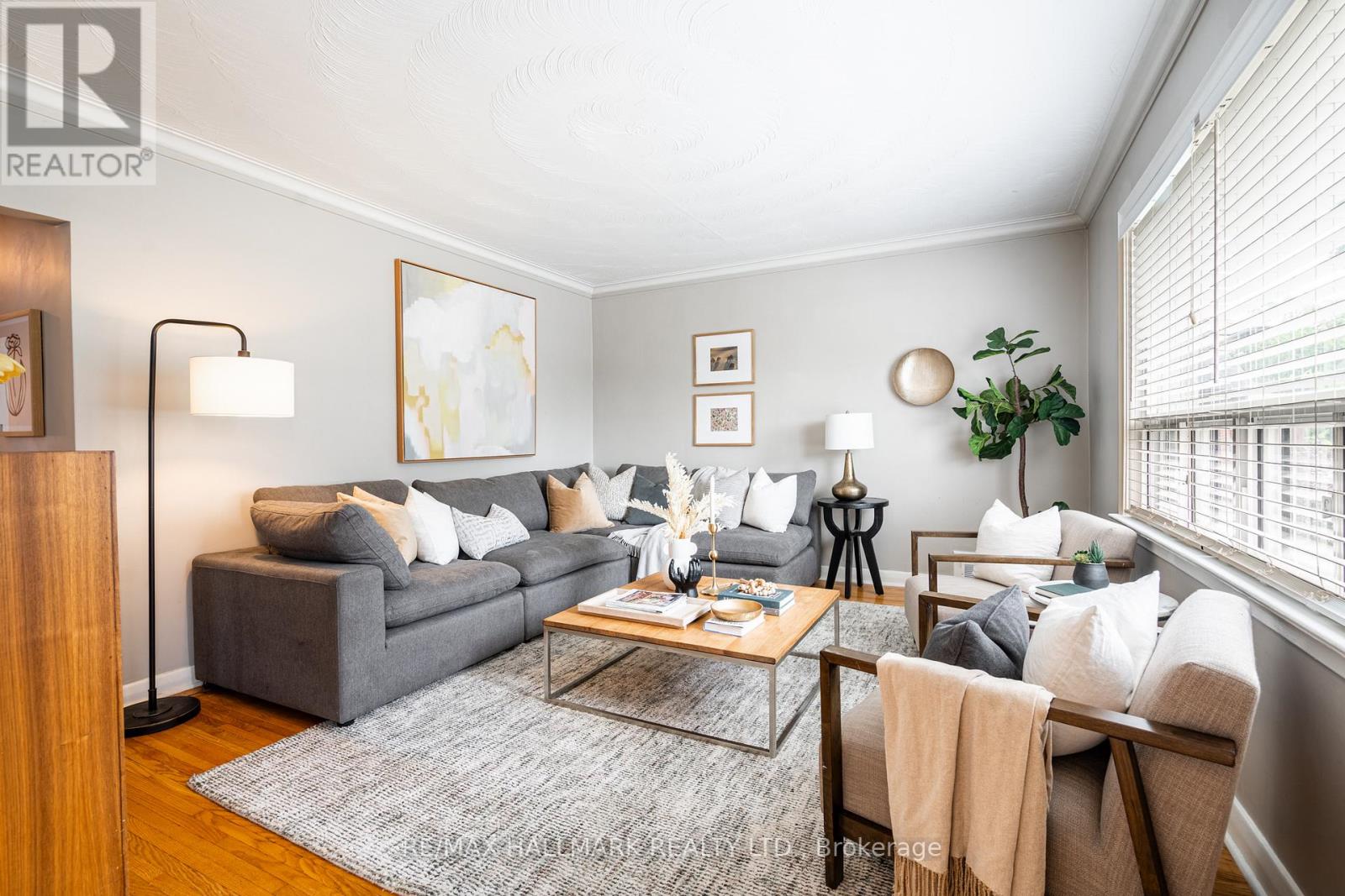 Upper - 41 Treeview Drive, Toronto, Ontario  M8W 4C1 - Photo 5 - W13512680