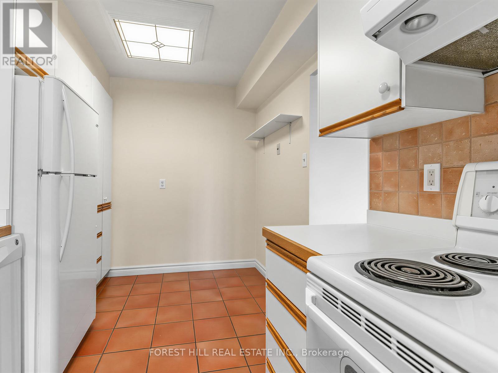 2212 - 155 Marlee Avenue, Toronto, Ontario  M6B 4B5 - Photo 10 - W13512686