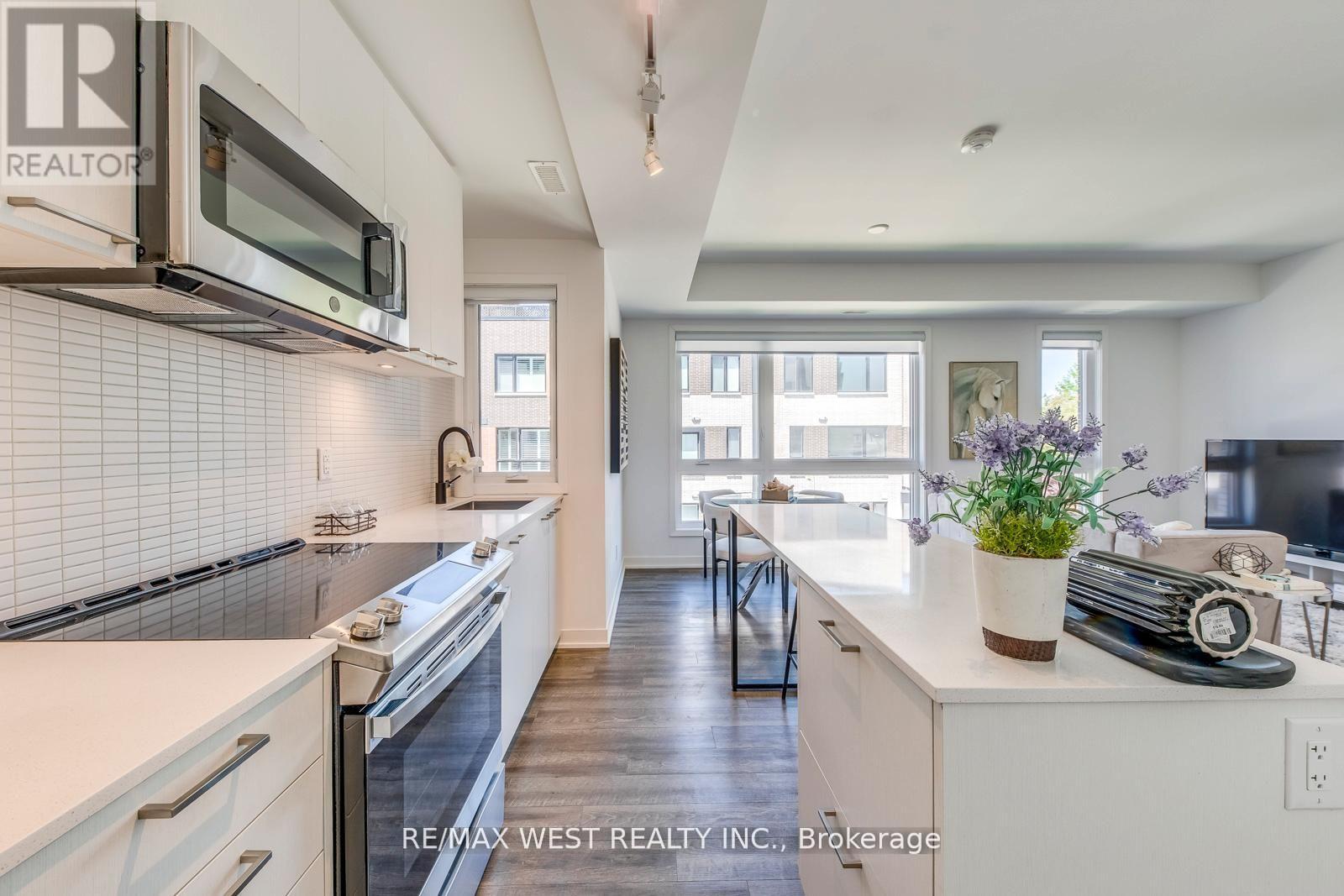 14 - 30 Ed Clark Gardens Boulevard, Toronto, Ontario  M6N 0B5 - Photo 10 - W13512714