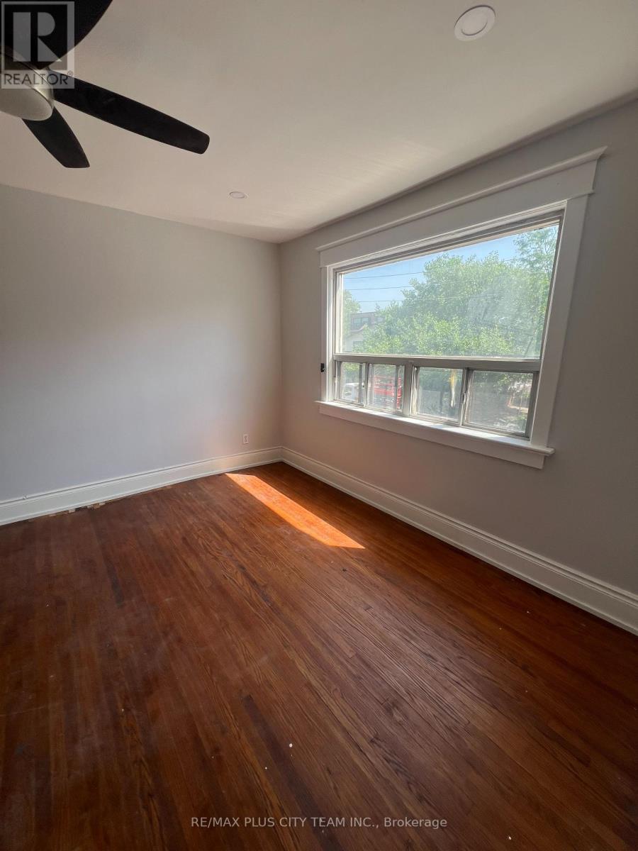 402 Woodbine Avenue, Toronto, Ontario  M4L 3P6 - Photo 14 - E13500792