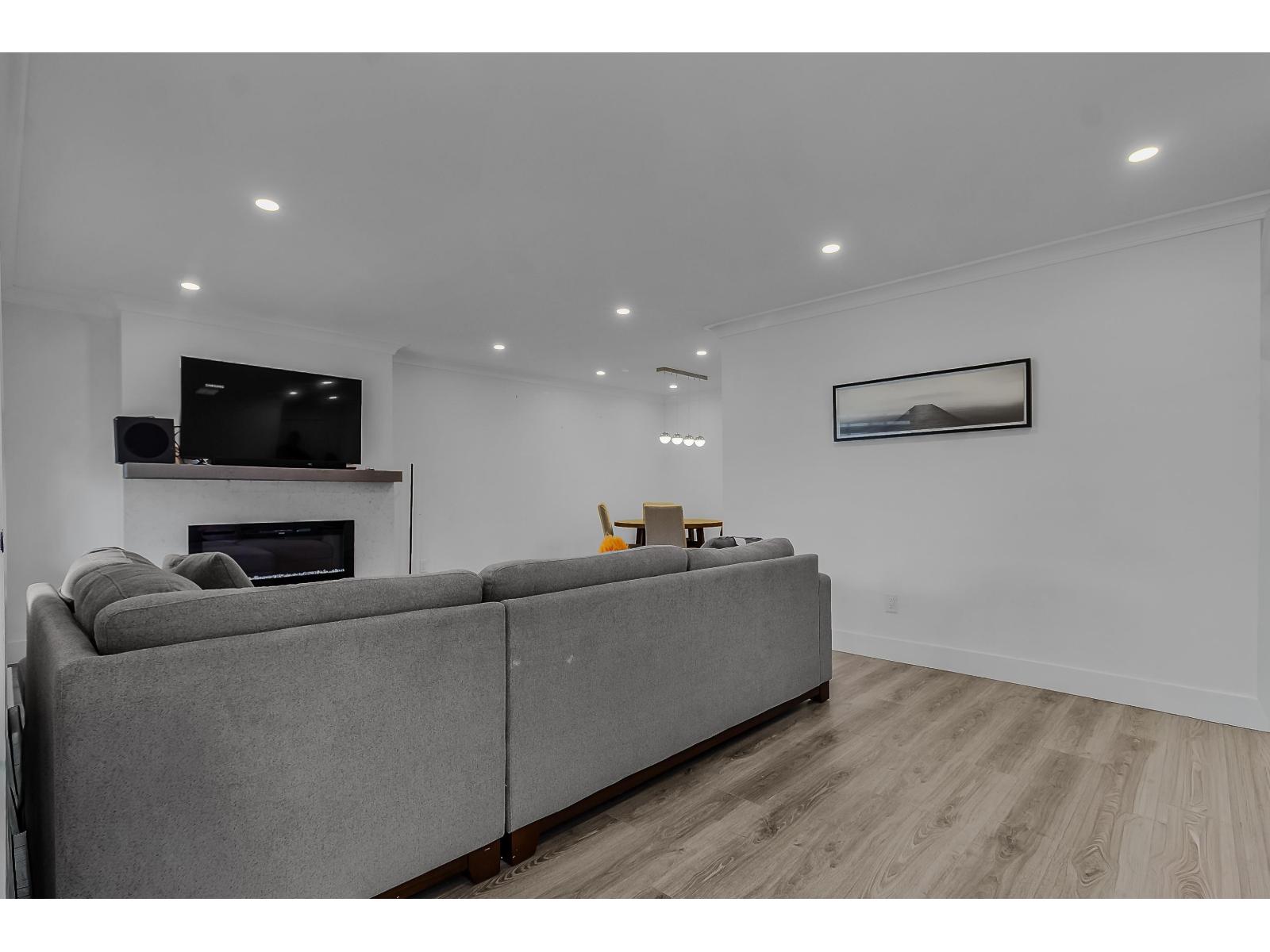 209 13947 72 Avenue, Surrey, British Columbia  V3W 2P6 - Photo 4 - R3140423