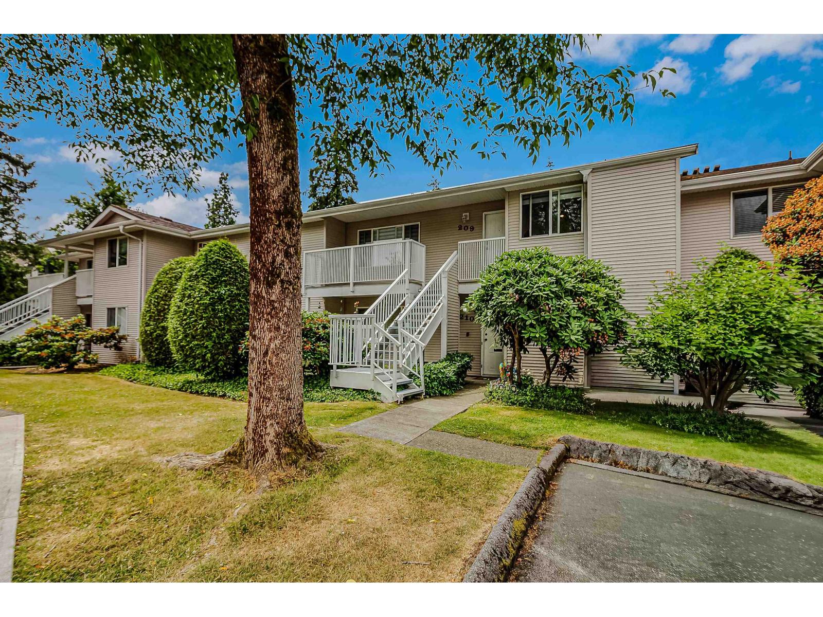 209 13947 72 Avenue, Surrey, British Columbia  V3W 2P6 - Photo 2 - R3140423