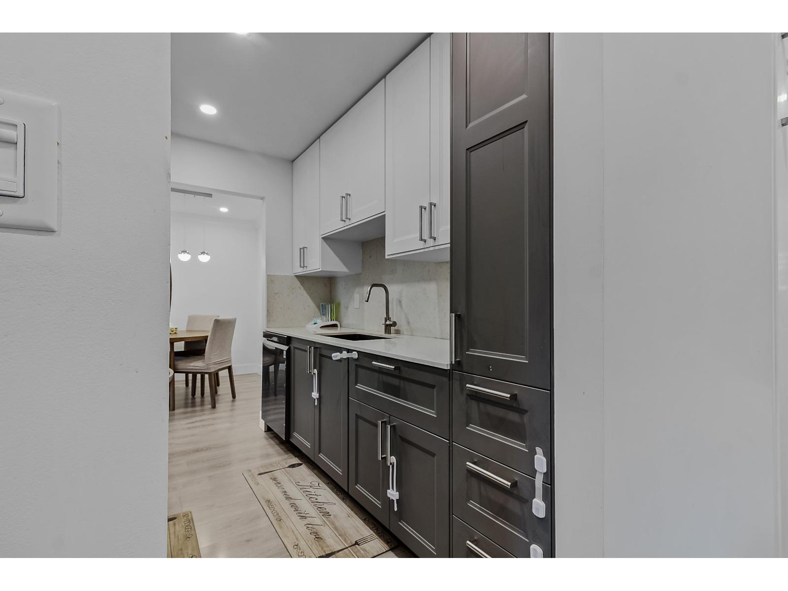 209 13947 72 Avenue, Surrey, British Columbia  V3W 2P6 - Photo 14 - R3140423
