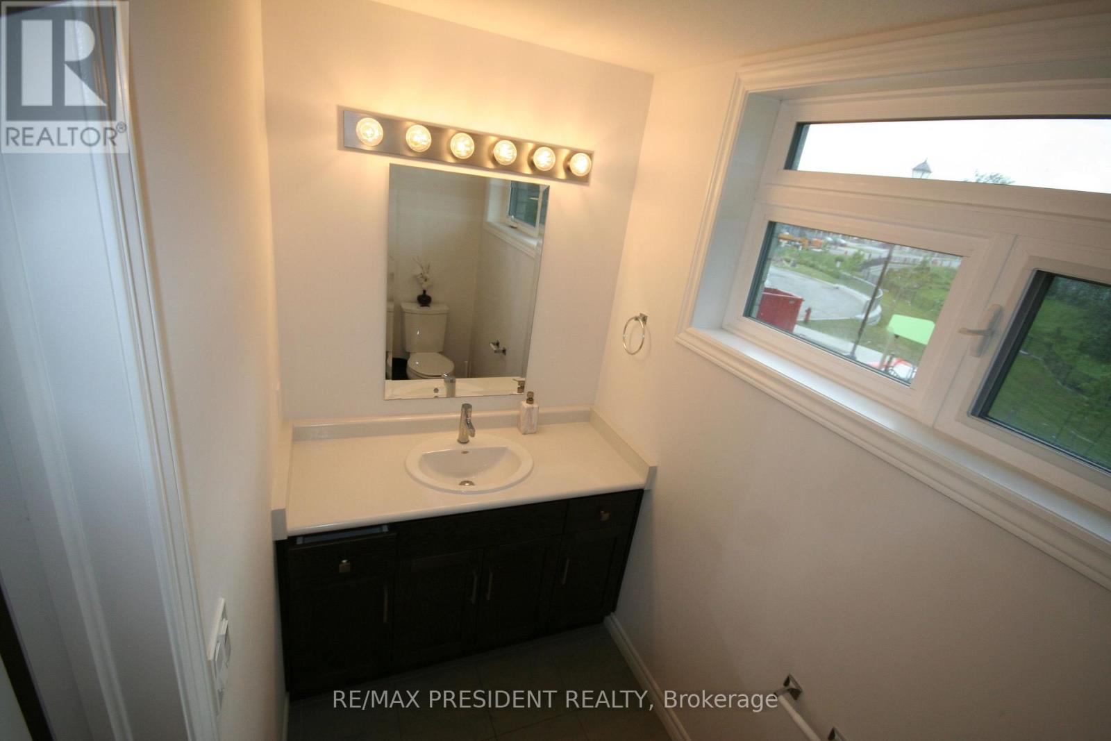 116 Lomond Lane, Kitchener, Ontario  N2R 0T6 - Photo 8 - X13234244