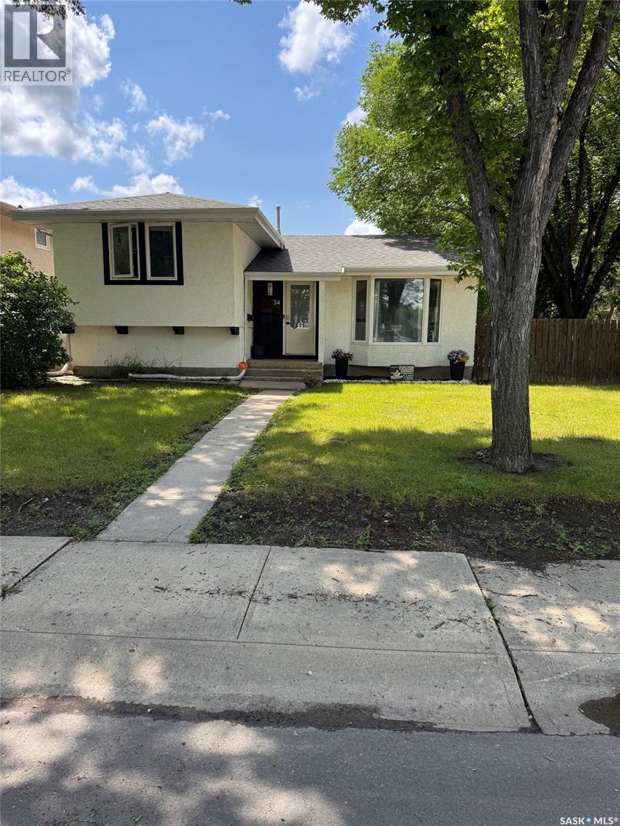 34 Wessel Bay, Regina, Saskatchewan  S4R 5K7 - Photo 1 - SK041270
