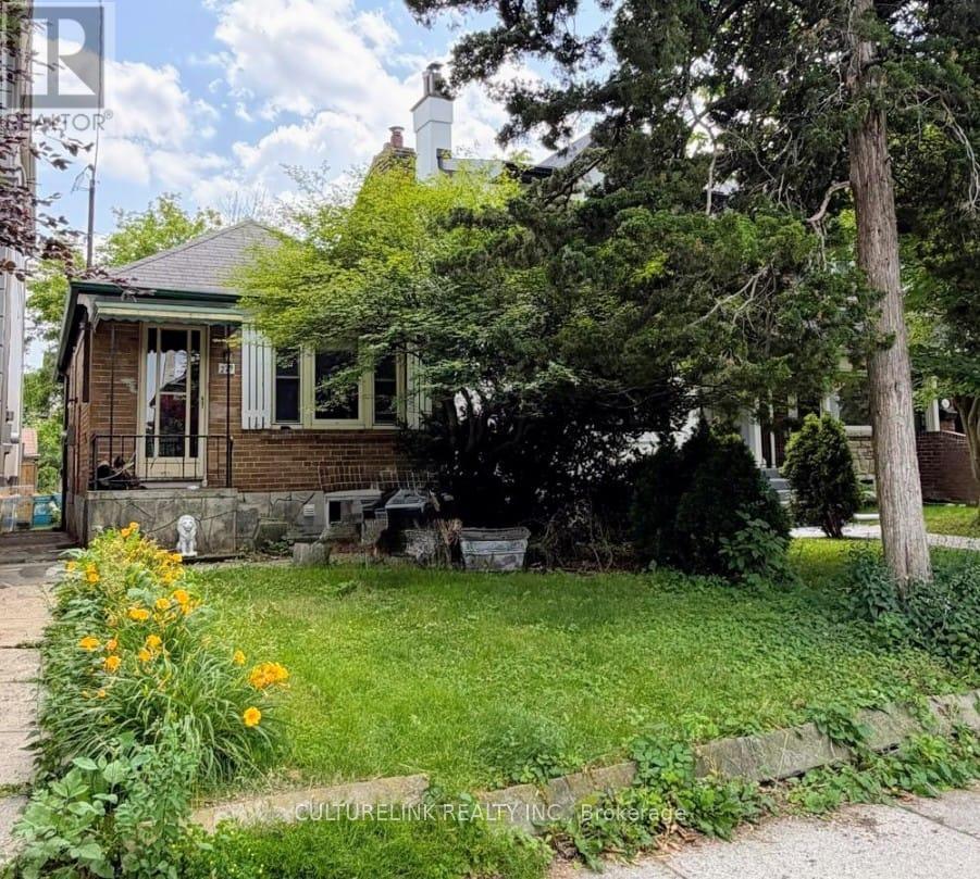 279 BEDFORD PARK AVENUE, Toronto, Ontario