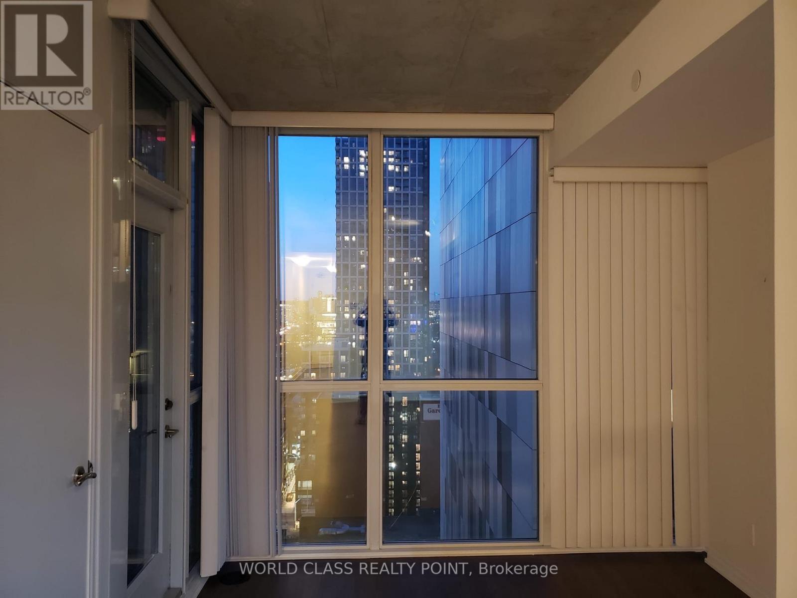 2411 - 88 Blue Jays Way, Toronto, Ontario  M5V 0L7 - Photo 4 - C13512852