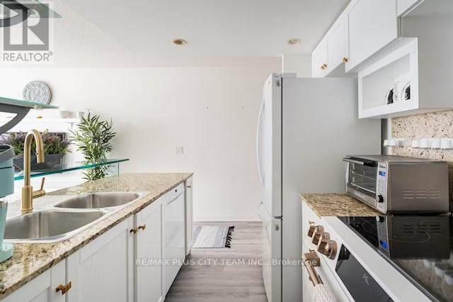 1608 - 208 Queens Quay W, Toronto, Ontario  M5J 2Y5 - Photo 3 - C13512874