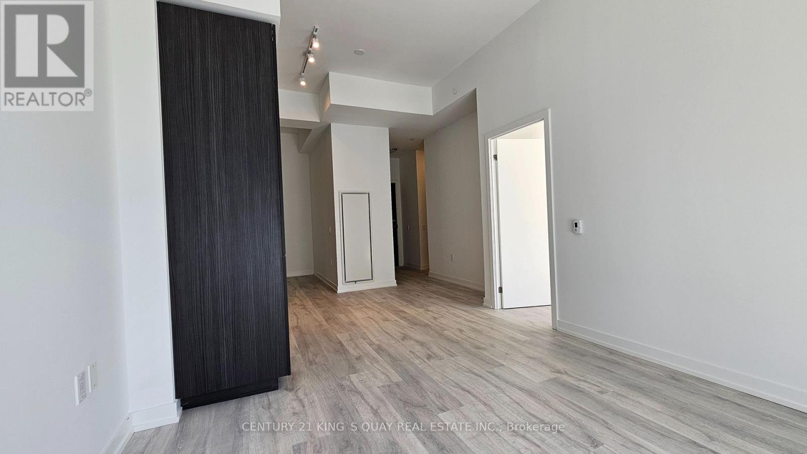 824 - 7 Golden Lion Heights, Toronto, Ontario  M2M 0C1 - Photo 2 - C13512940