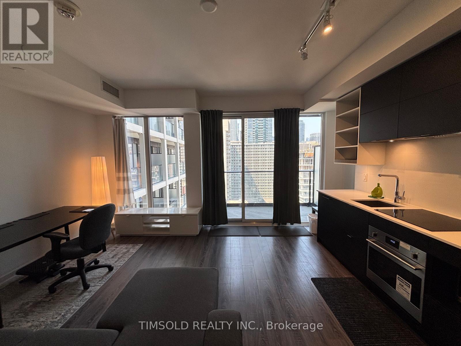 1621 - 20 Edward Street, Toronto, Ontario  M5G 0C5 - Photo 2 - C13512978