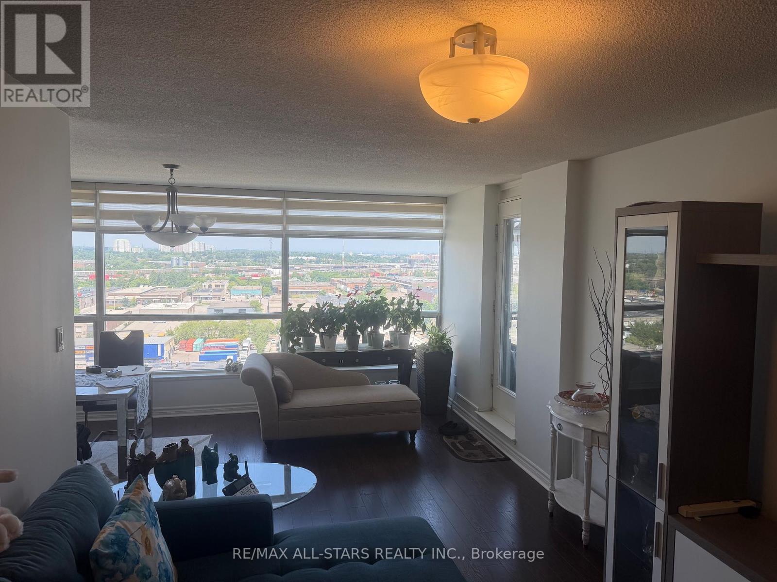 1607 - 4725 Sheppard Avenue E, Toronto, Ontario  M1S 5B2 - Photo 3 - E13512870