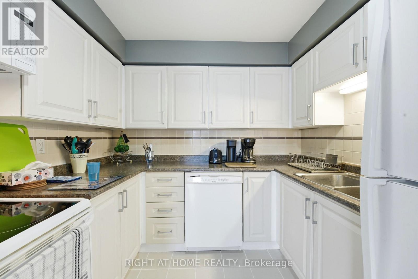1602 - 298 Jarvis Street, Toronto, Ontario  M5B 2M4 - Photo 9 - C13509474