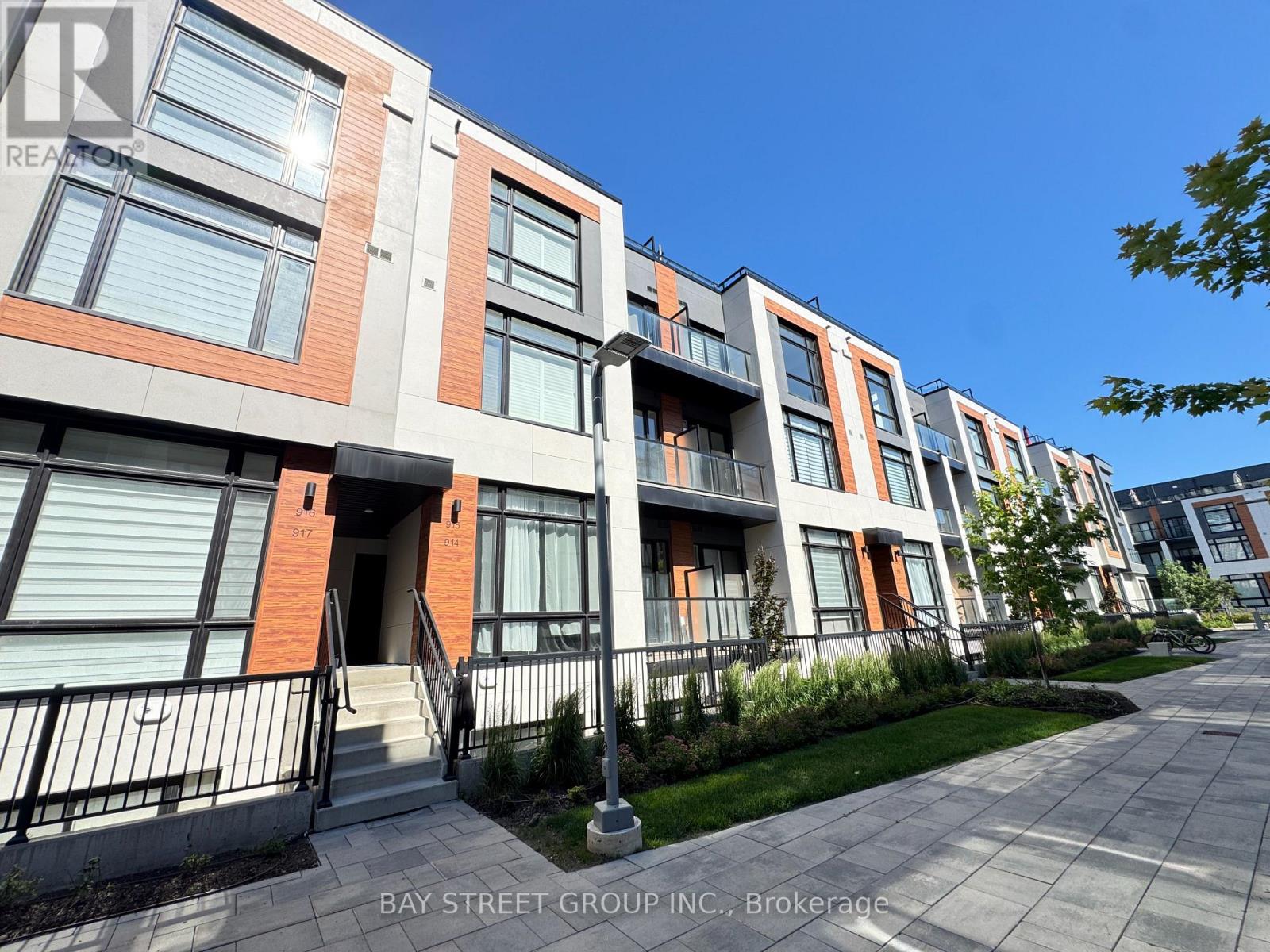 914 - 2 STECKLEY HOUSE LANE, Richmond Hill (Crosby)