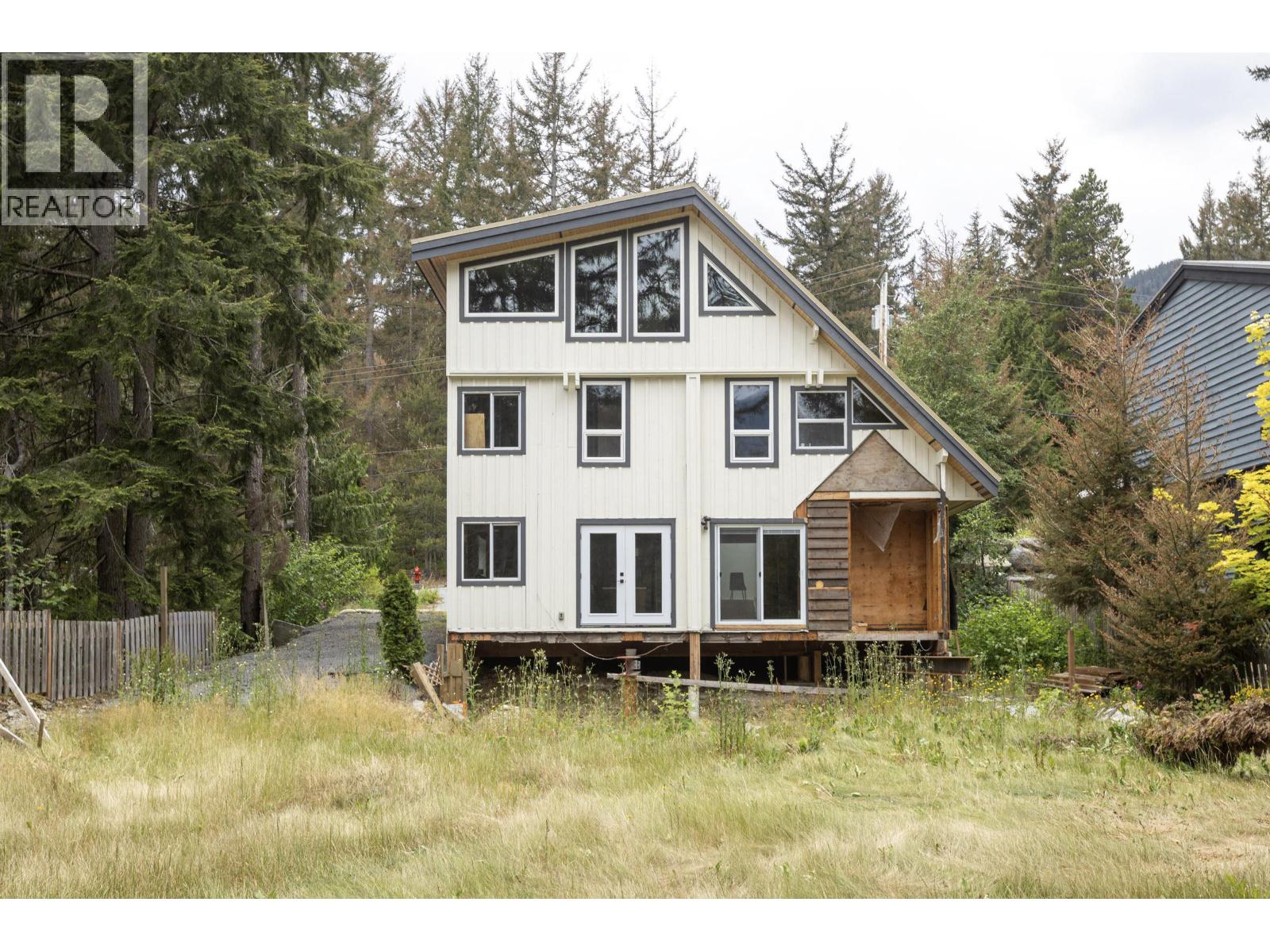 9199 Emerald Drive, Whistler, British Columbia  V8E 0G5 - Photo 4 - R3141647