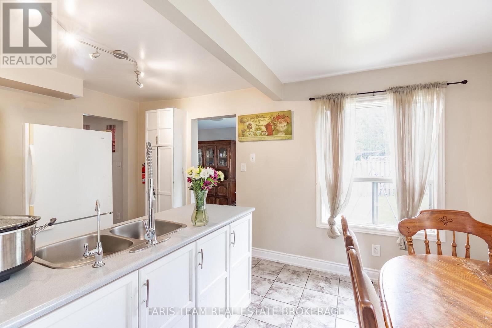 24 Shortreed Court, Barrie (West Bayfield), Ontario  L4N 7H8 - Photo 6 - S13512996