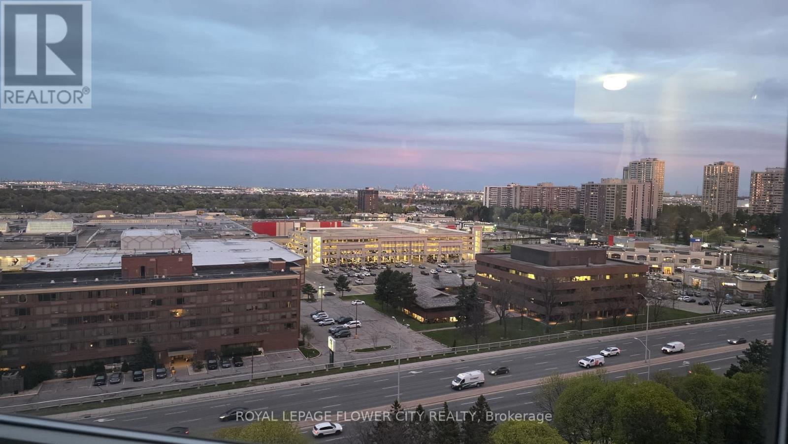 1408 - 24 Hanover Road, Brampton, Ontario L6S 5K8 - Photo 2 - W13498926