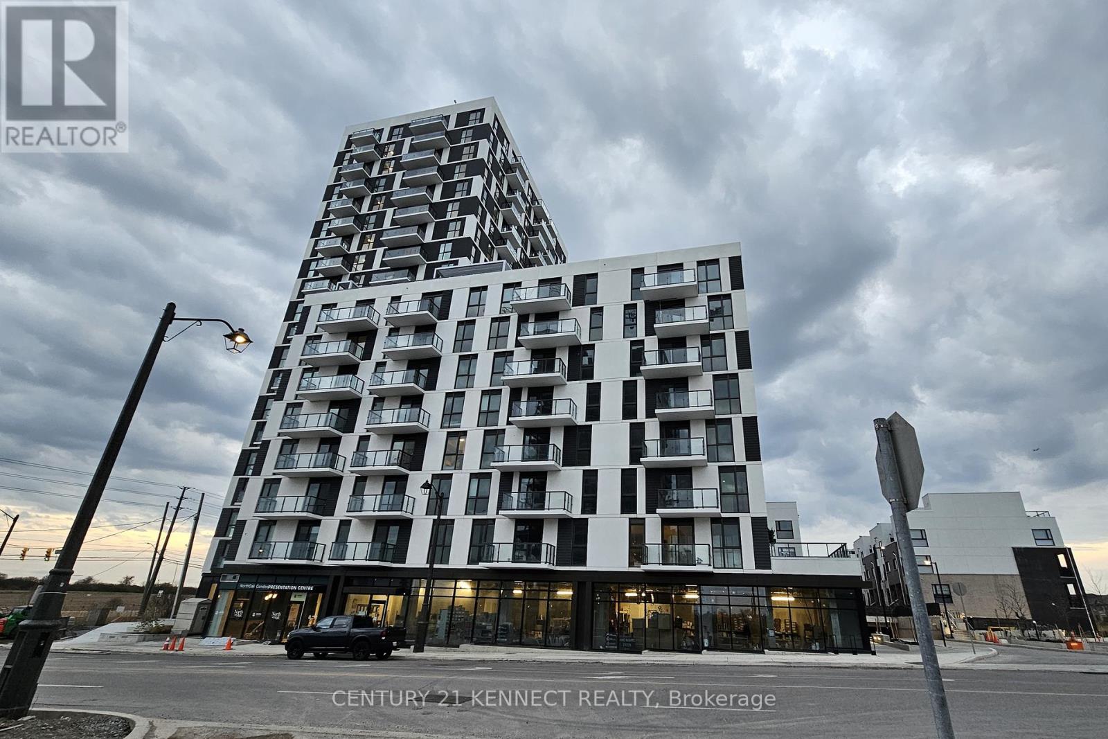 811 - 335 WHEAT BOOM DRIVE, Oakville, Ontario
