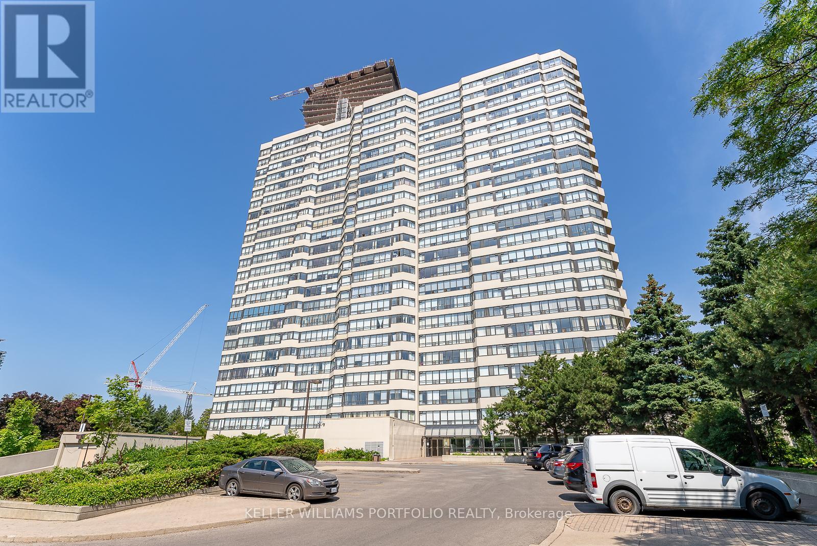 1402 - 400 Webb Drive, Mississauga, Ontario  L5B 3Z7 - Photo 1 - W13512952