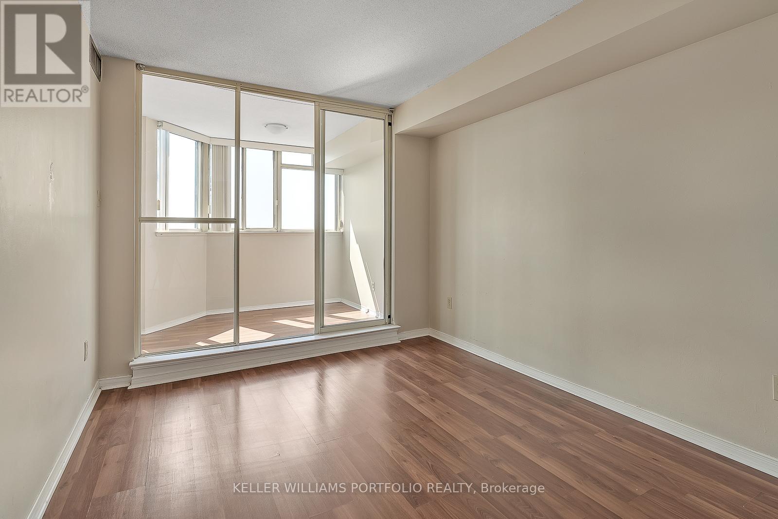 1402 - 400 Webb Drive, Mississauga, Ontario  L5B 3Z7 - Photo 16 - W13512952